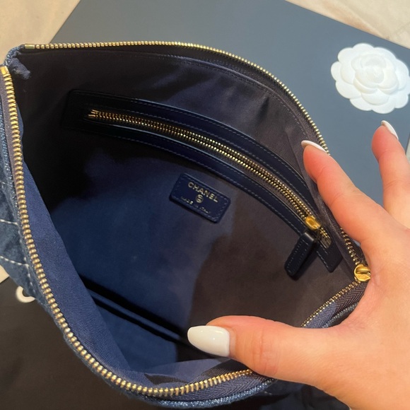 ❤️ CHANEL denim O case Clutch ❤️ - Picture 5 of 5